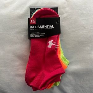 NWT! Women’s Under Armour socks!